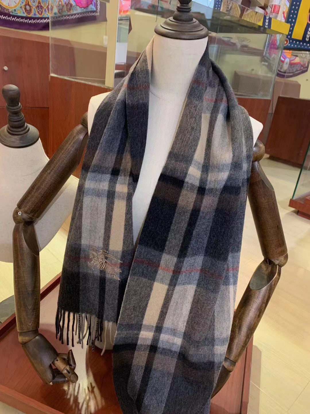 China Replica Burberry Scarf 66usd Only