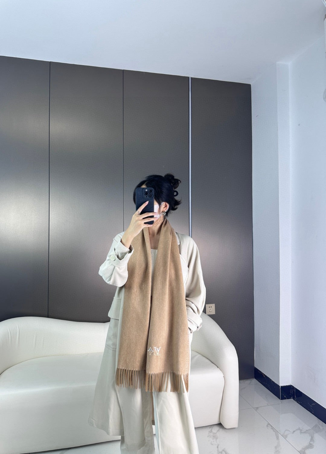 China Replica LV Scarf 48usd Only