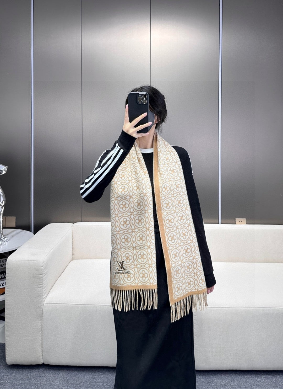 China Replica LV Scarf 44usd Only