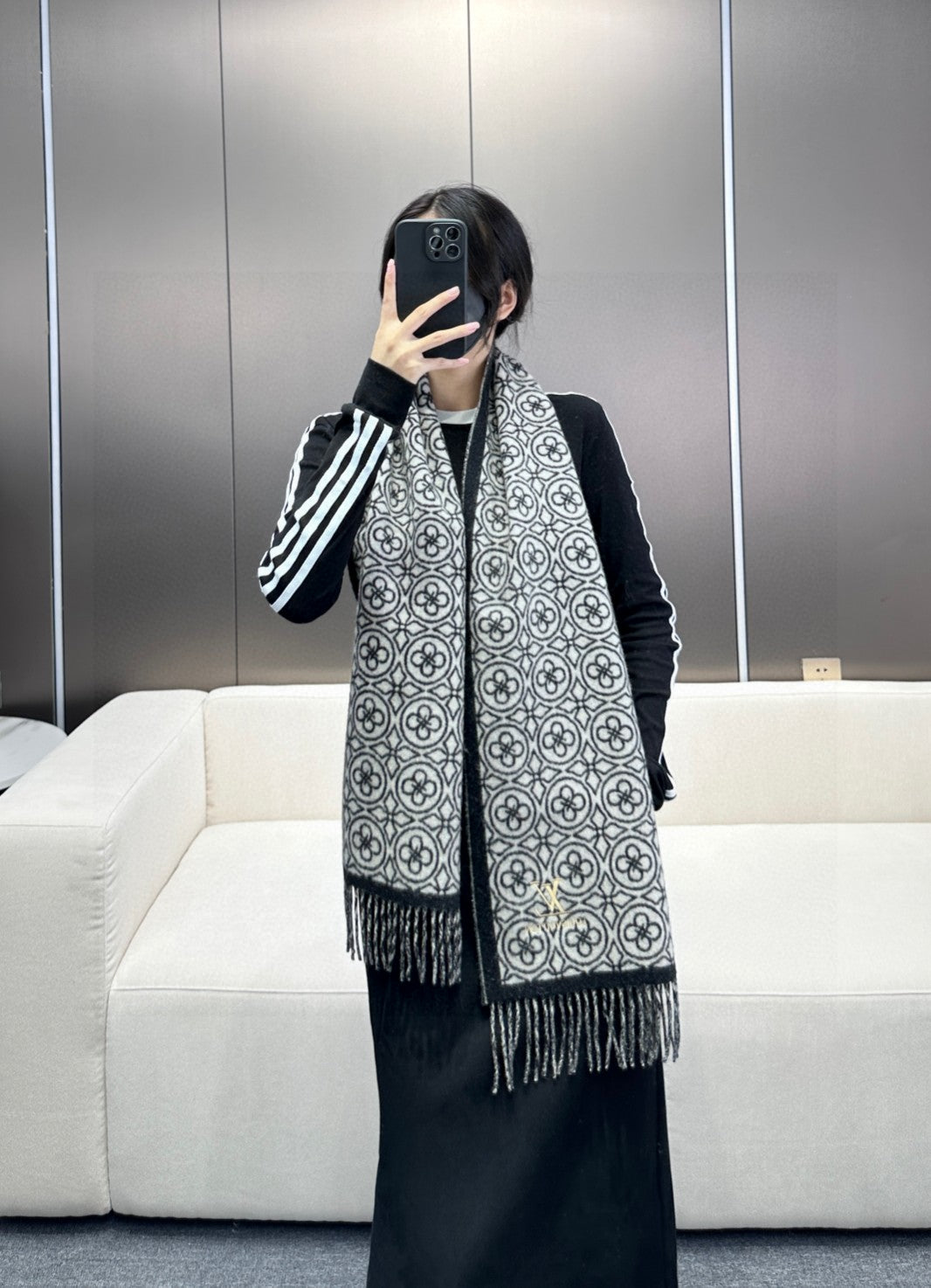 China Replica LV Scarf 44usd Only