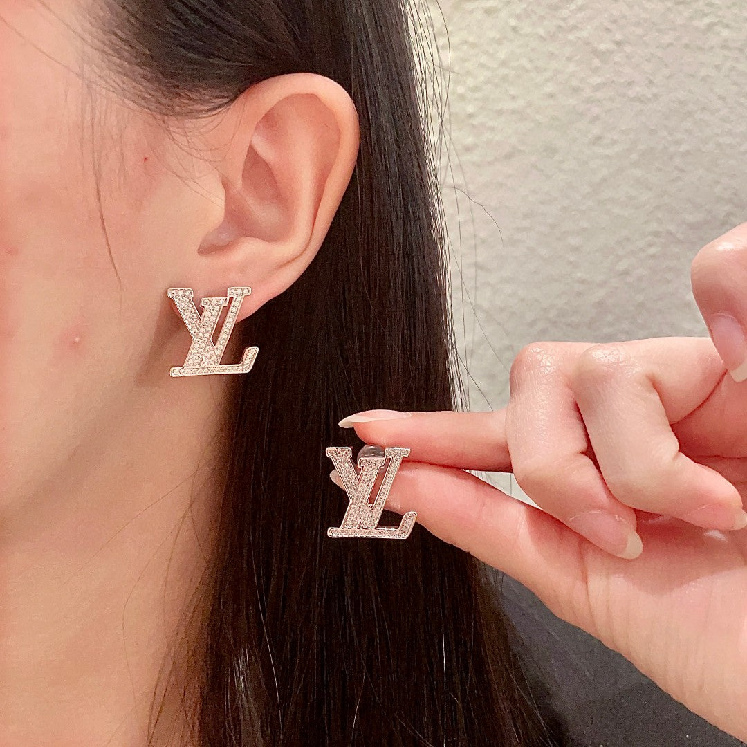 China Replica LV Earrings 30usd Only