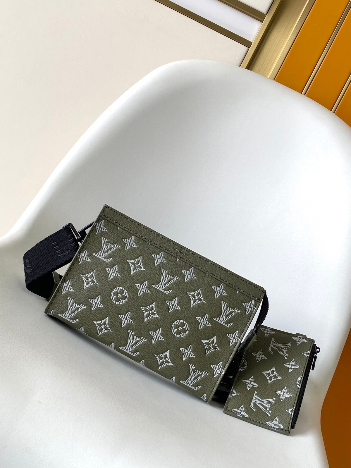 China Replica LV Handbags 111usd Only