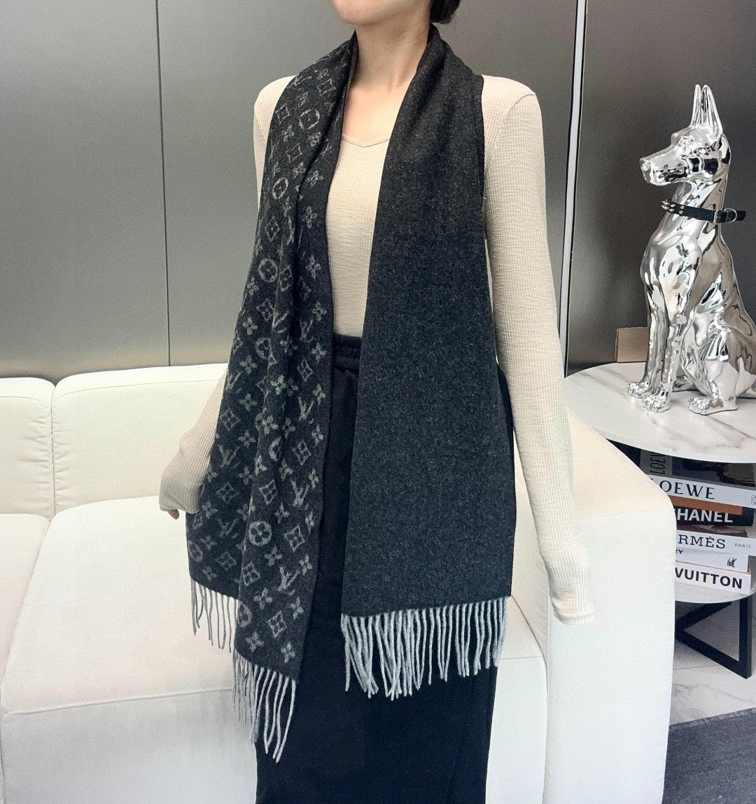 China Replica LV Scarf 42usd Only