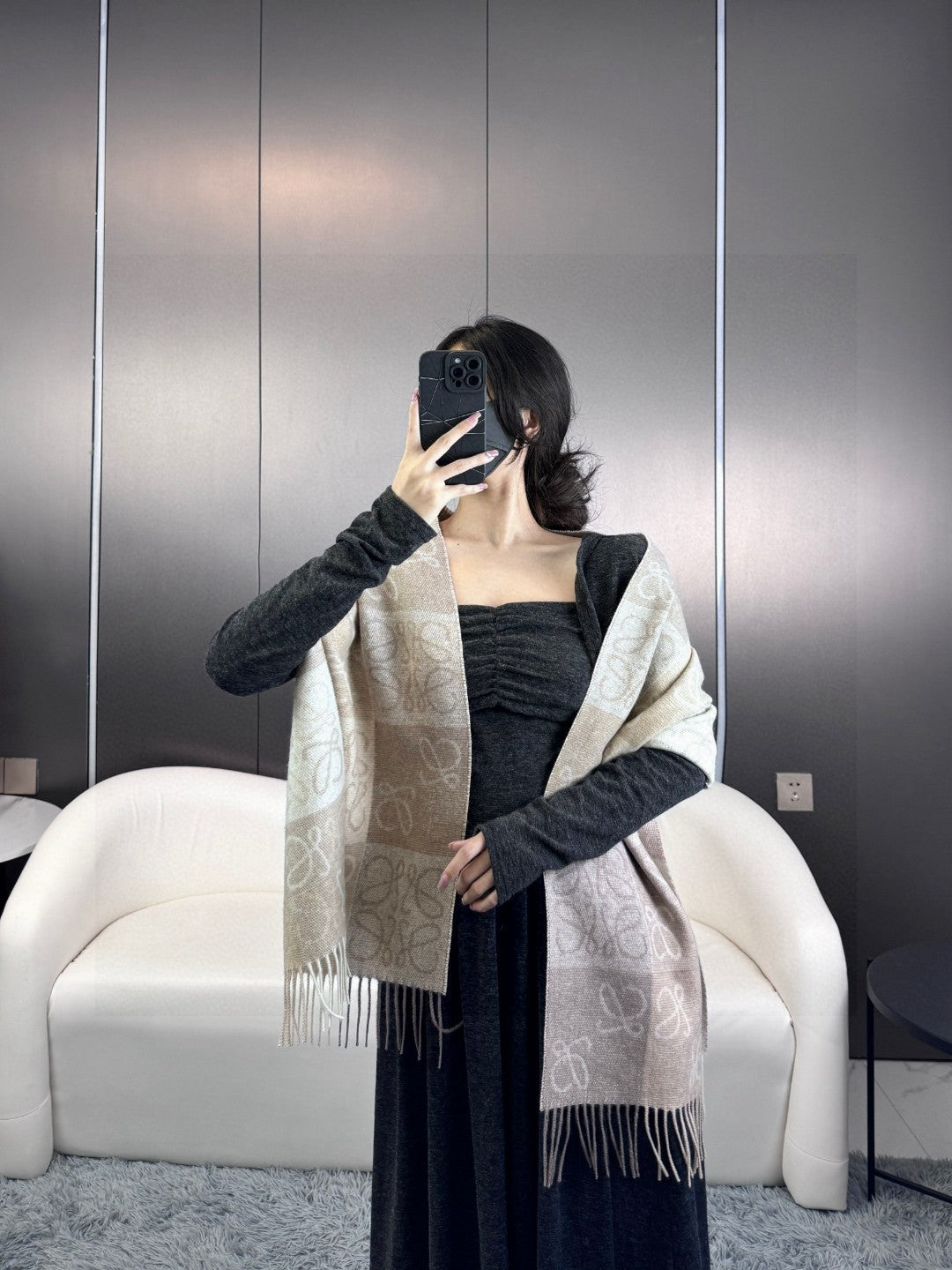 China Replica Loewe Scarf 44usd Only