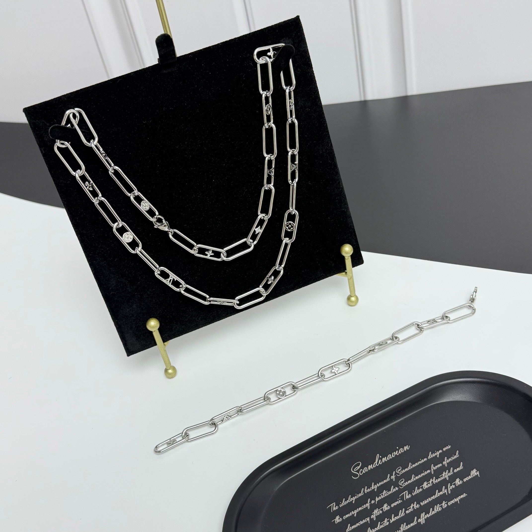 China Replica LV Necklaces 33usd Only