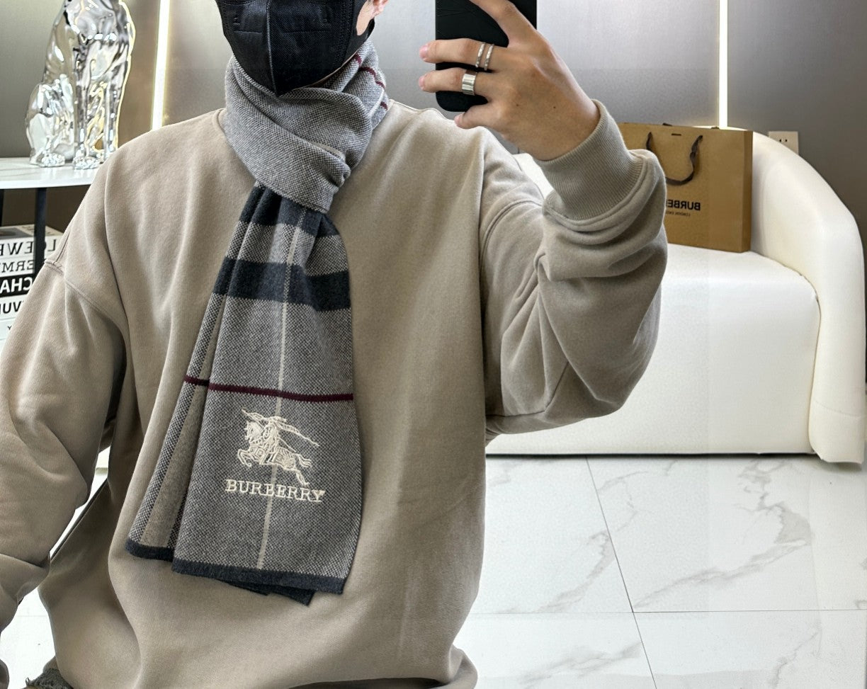 China Replica Burberry Scarf 44usd Only
