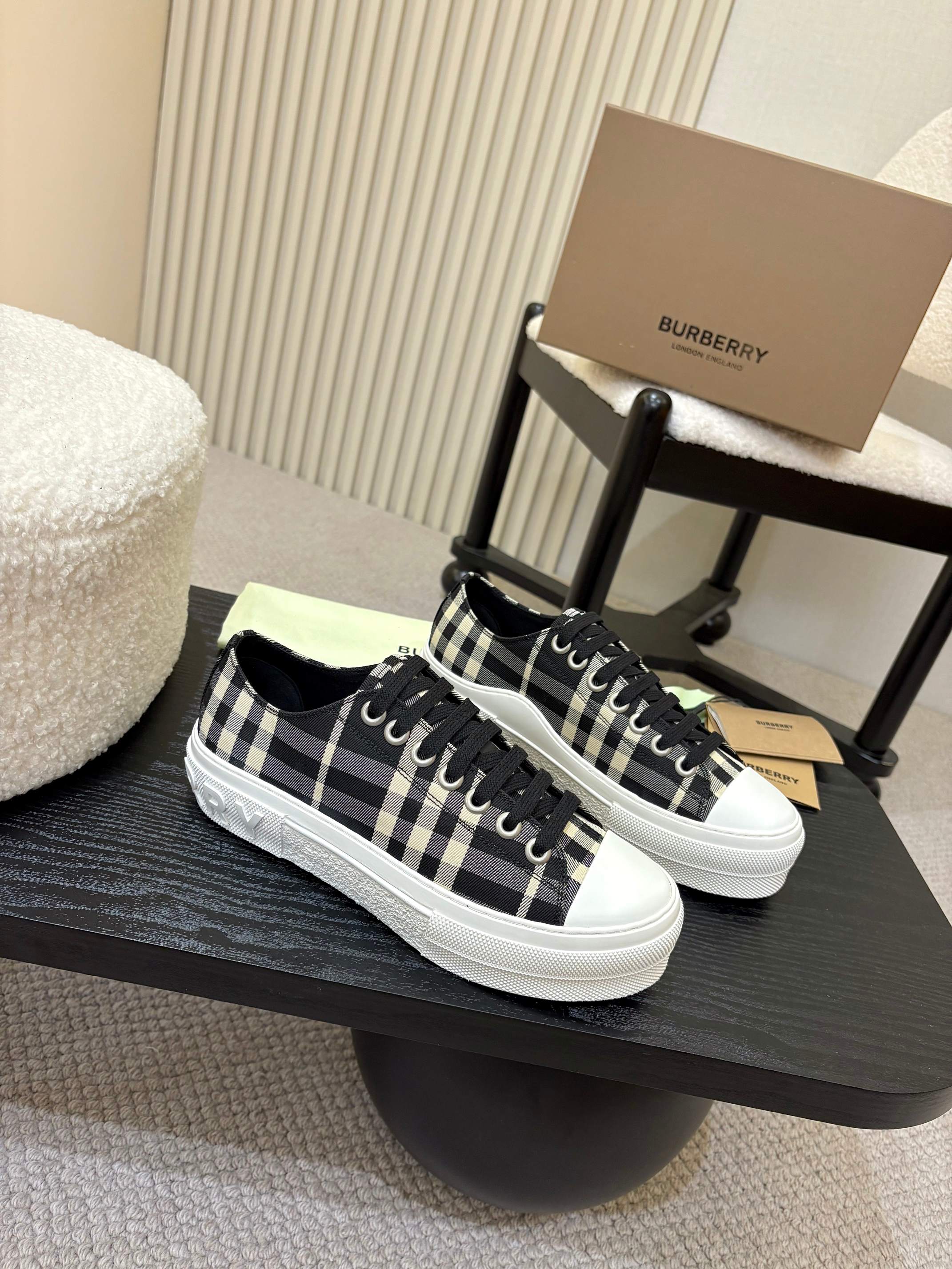 China Replica Burberry Women Shoes 77usd Only