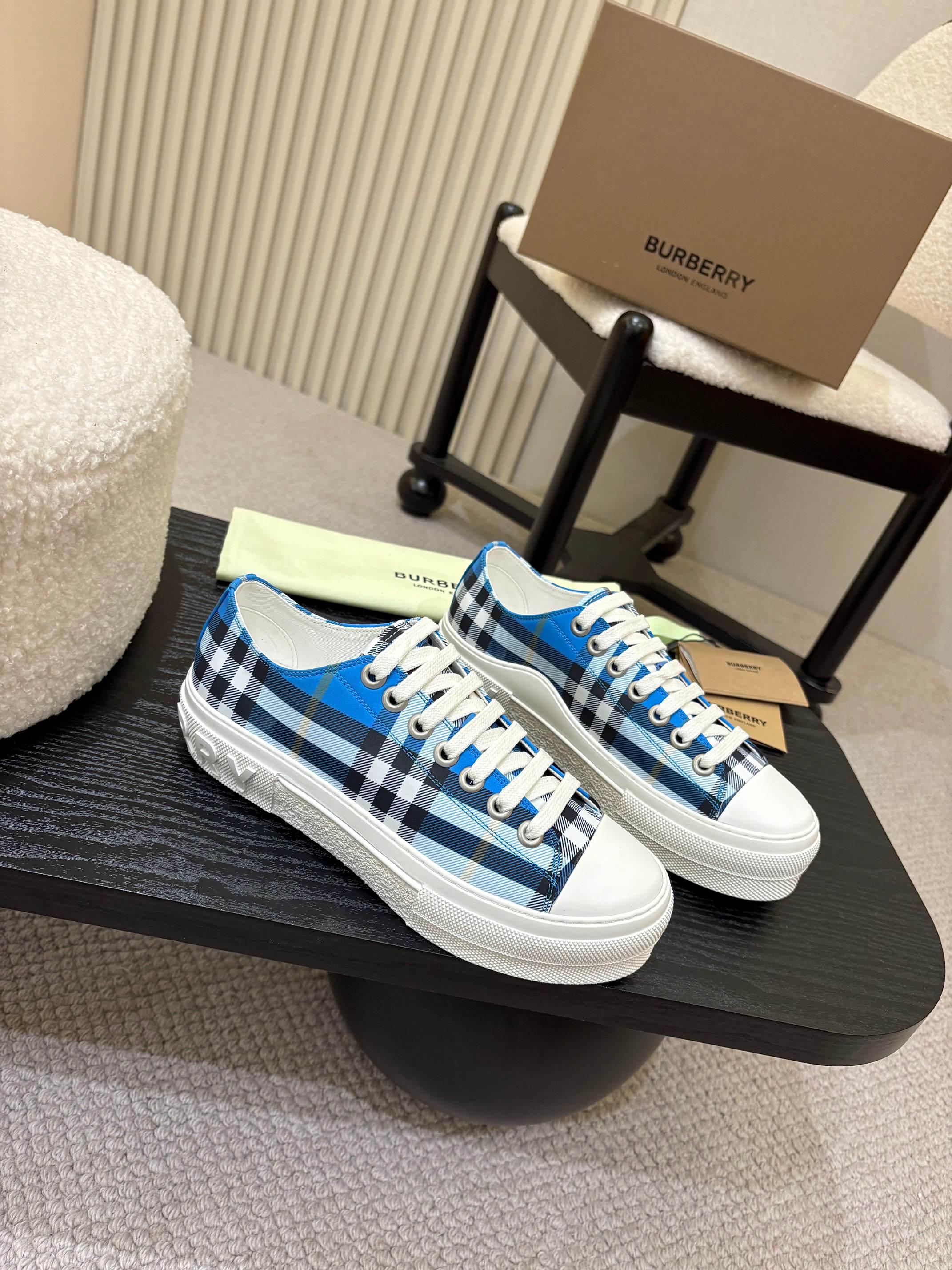 China Replica Burberry Women Shoes 80usd Only