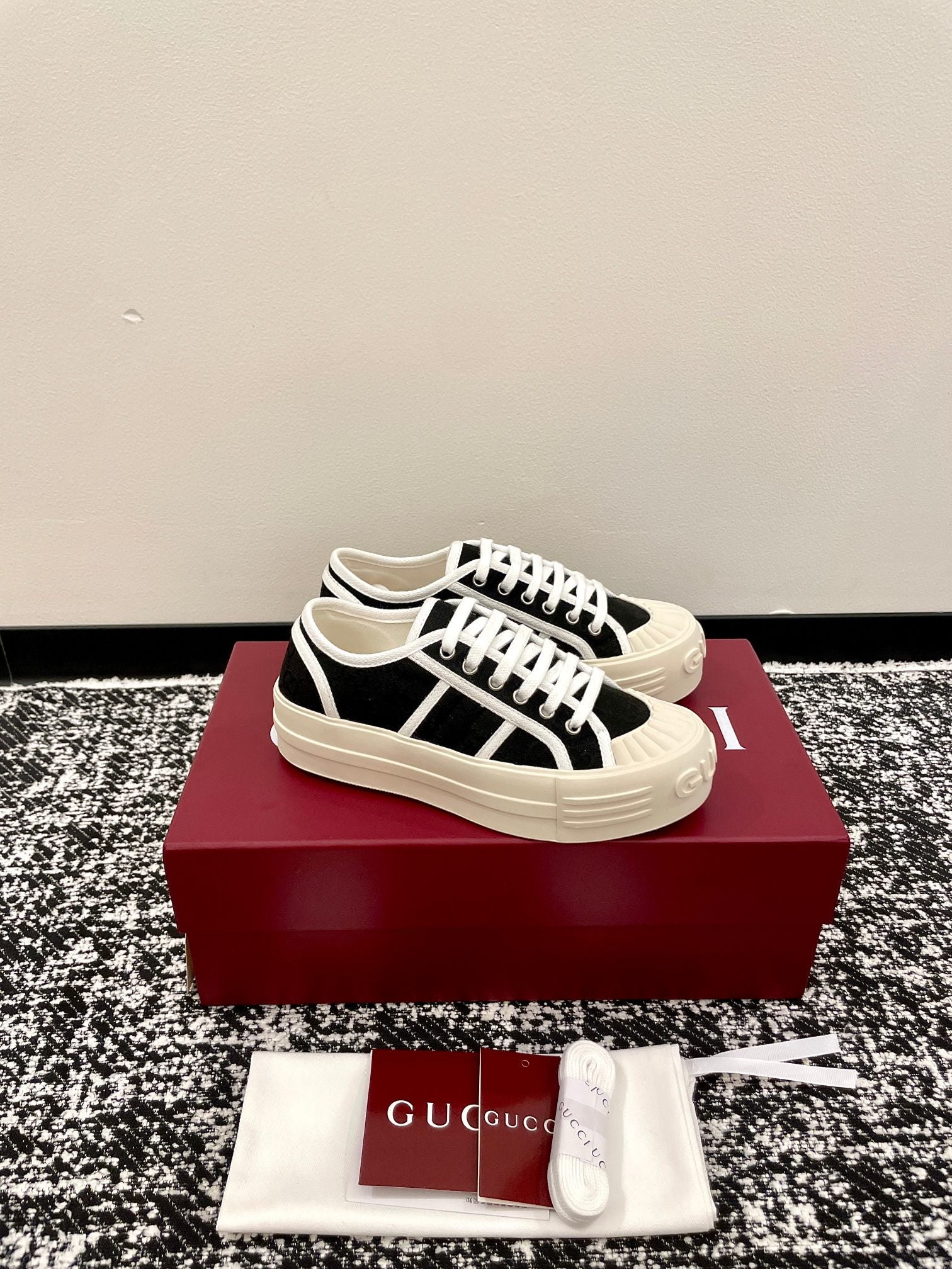 China Replica Gucci Women Shoes 84usd Only
