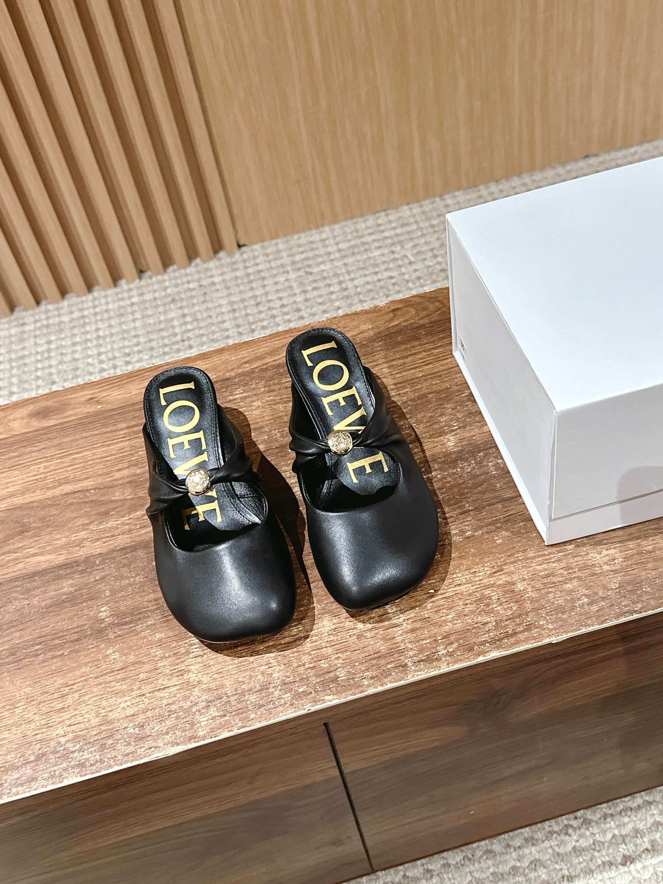 China Replica Loewe Women Shoes 88usd Only