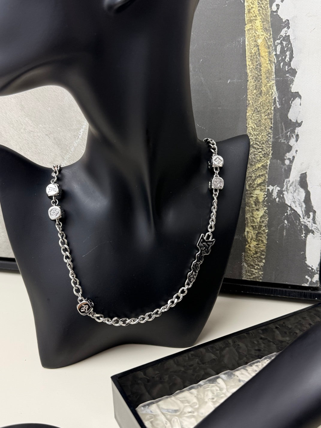 China Replica LV Necklaces 33usd Only