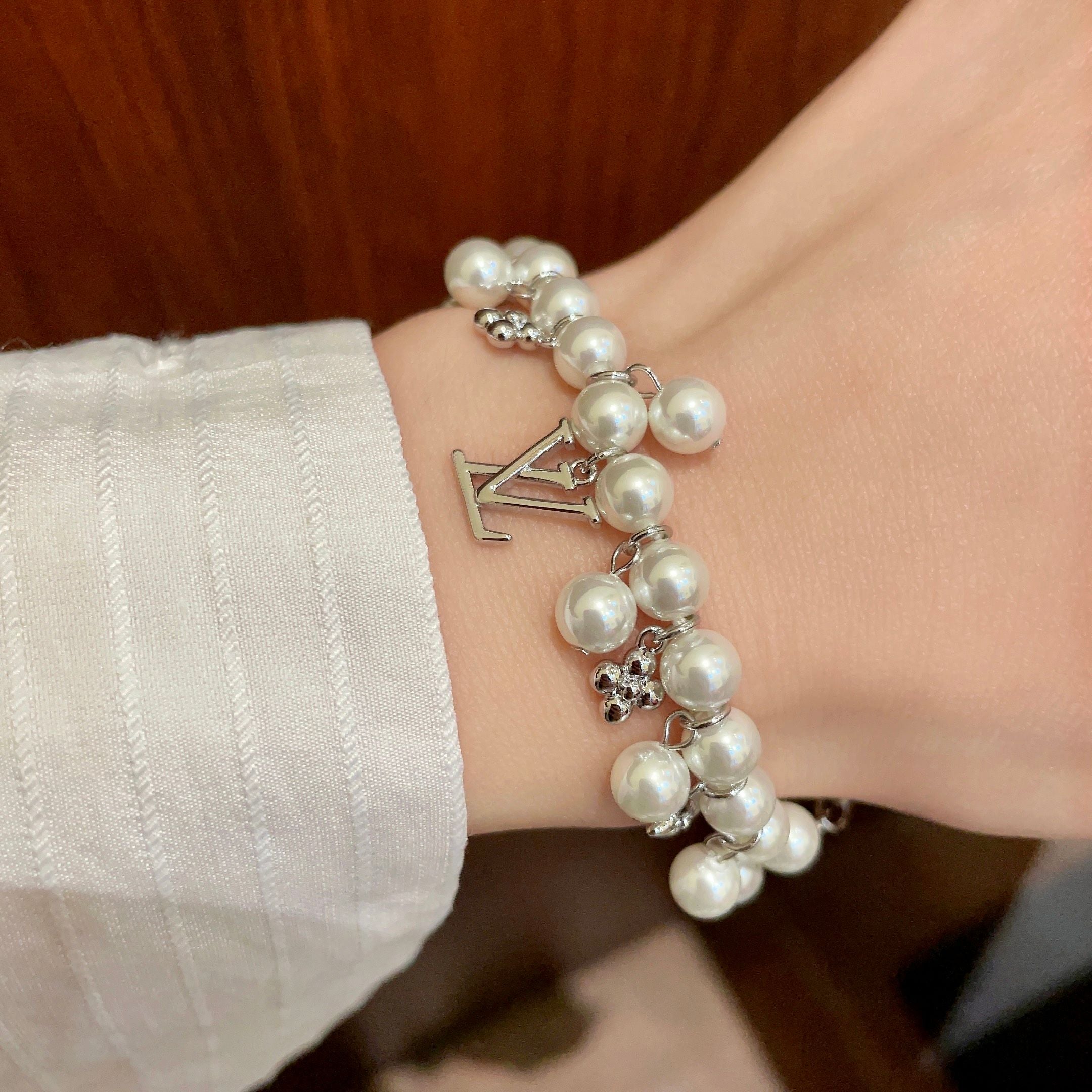 China Replica LV Bracelets 32usd Only