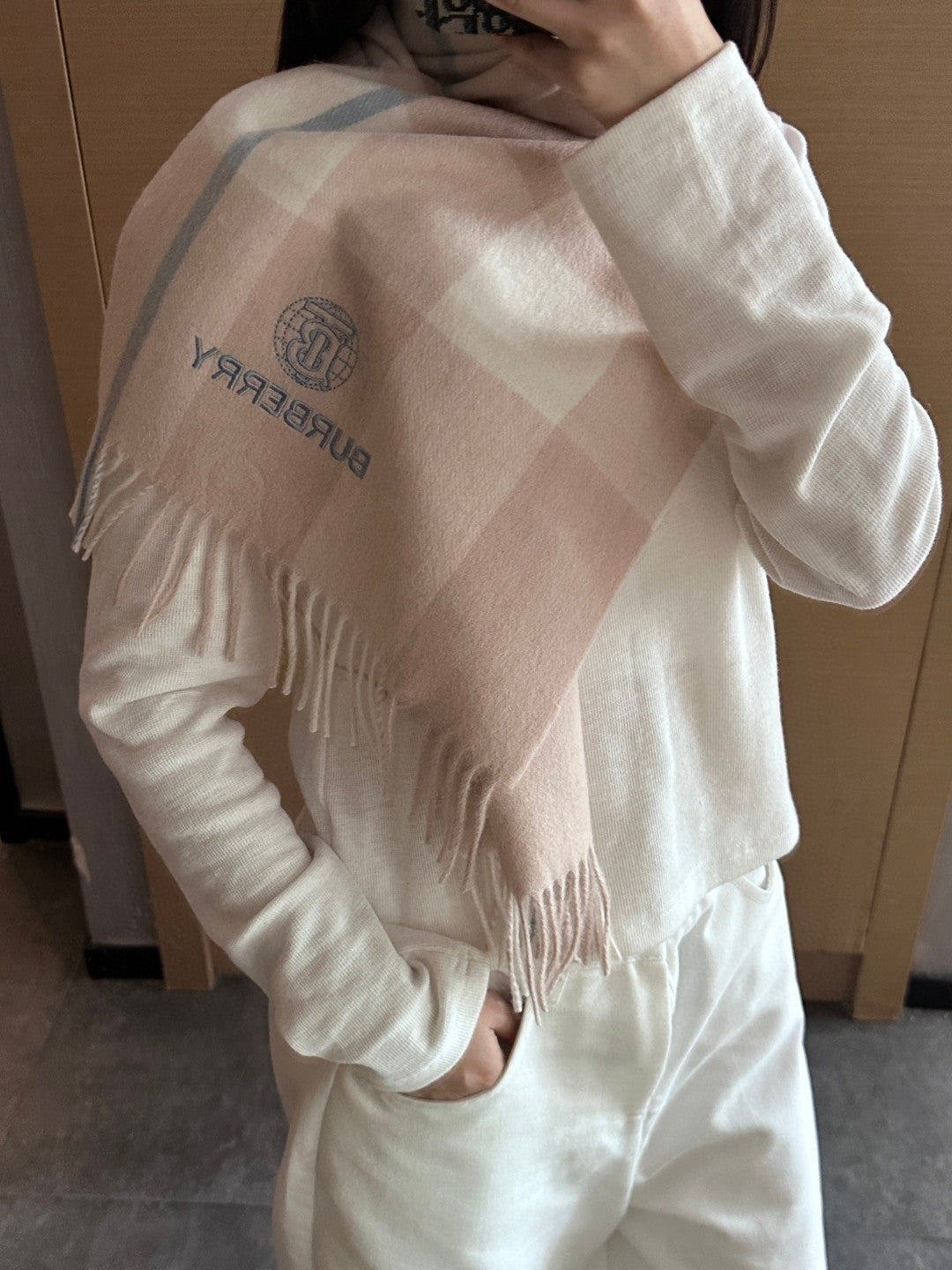 China Replica Burberry Scarf 44usd Only