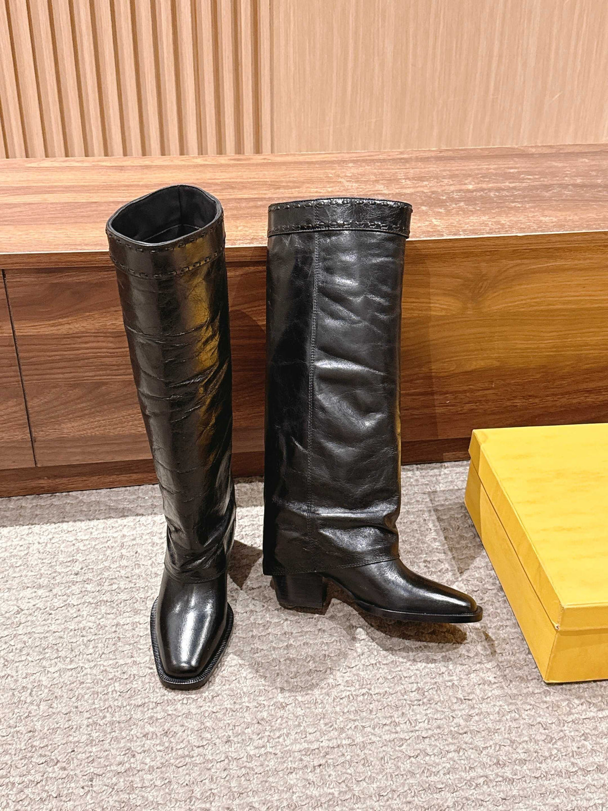 China Replica Fendi Women Shoes 224usd Only