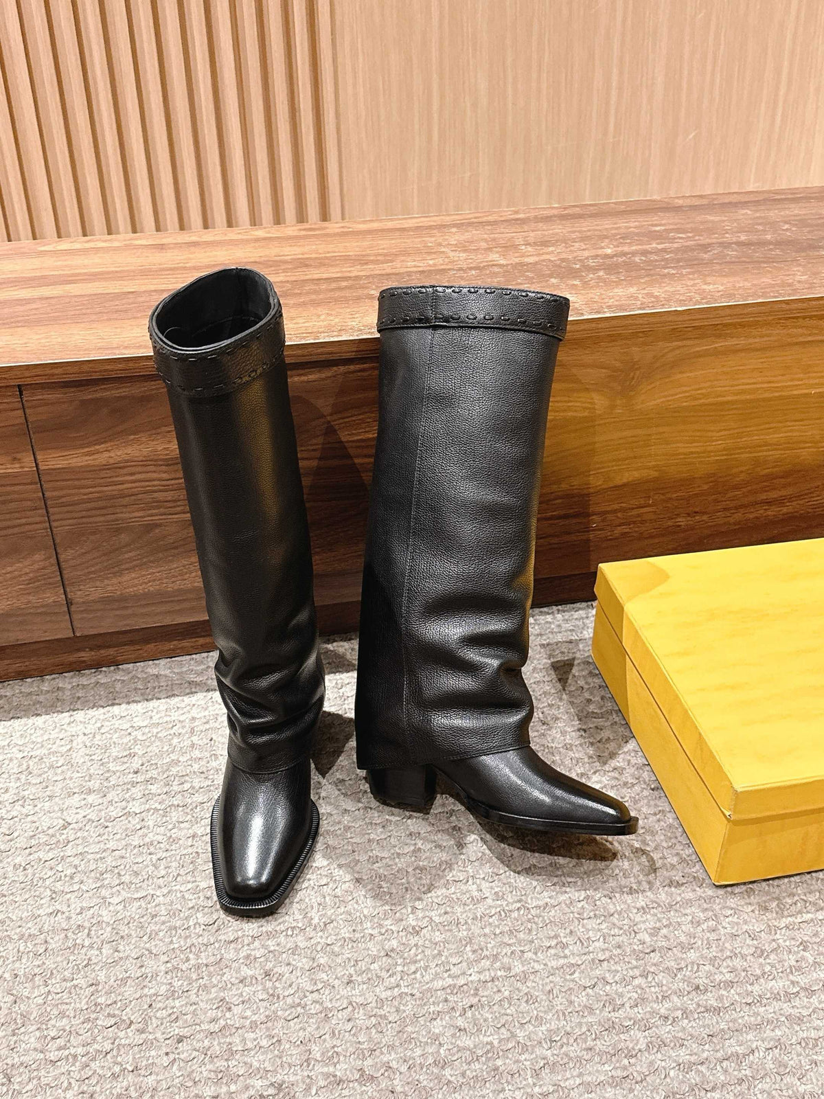 China Replica Fendi Women Shoes 224usd Only