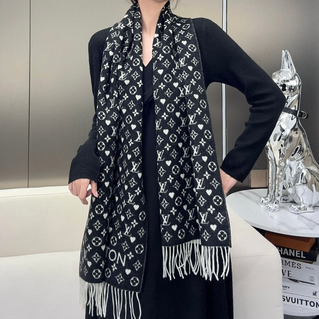 China Replica LV Scarf 46usd Only