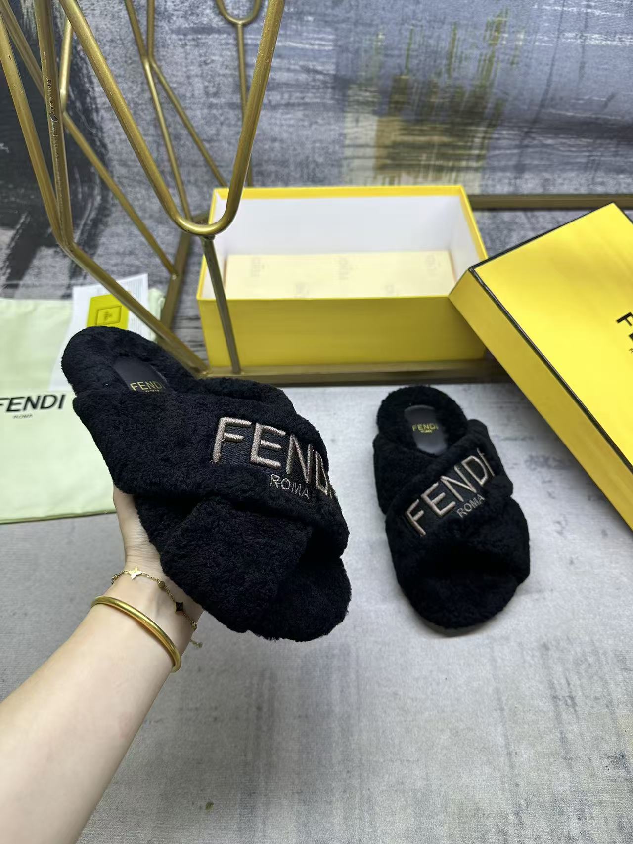 China Replica Fendi Women Shoes 95usd Only