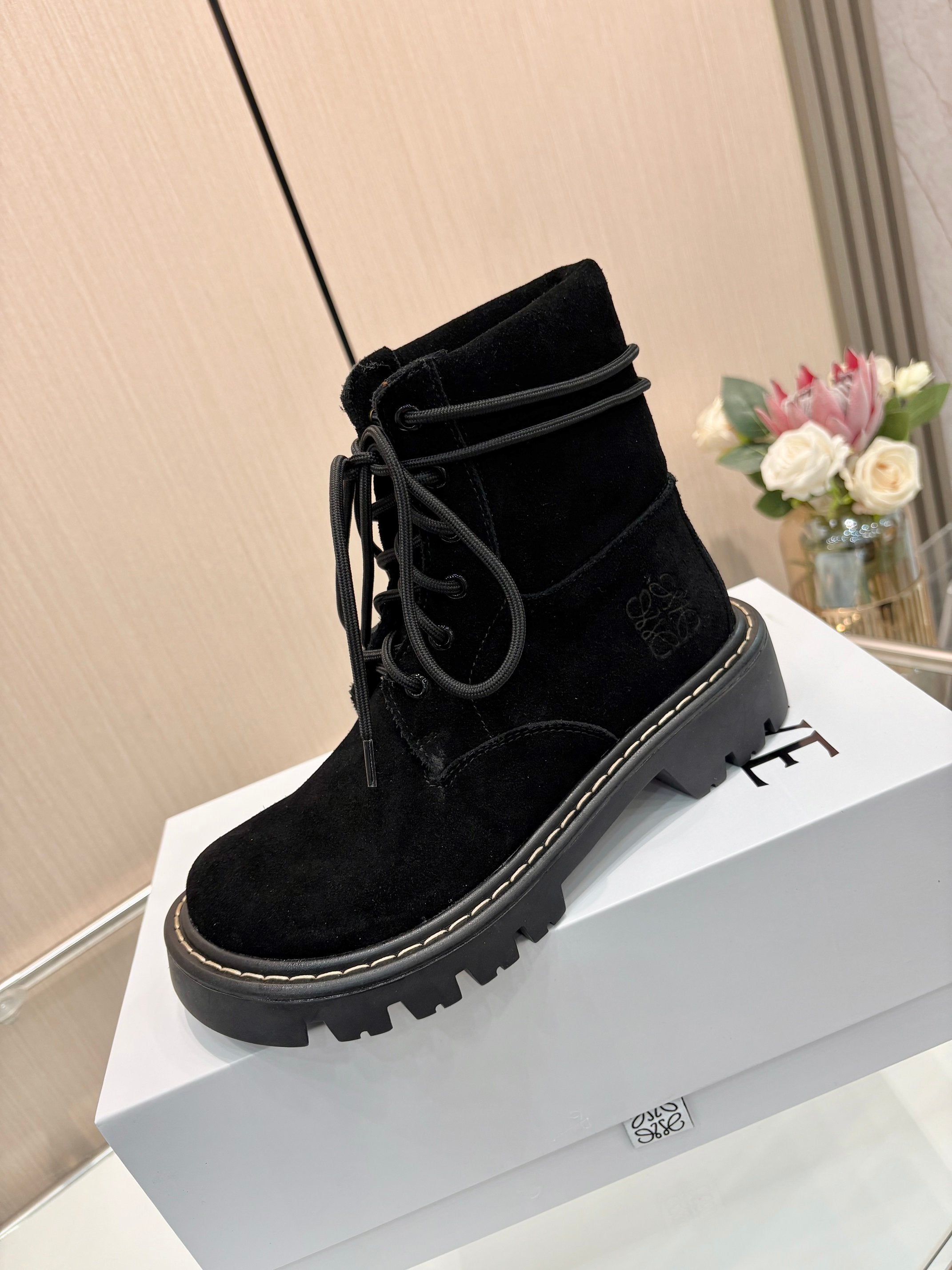 China Replica Loewe Women Shoes 108usd Only