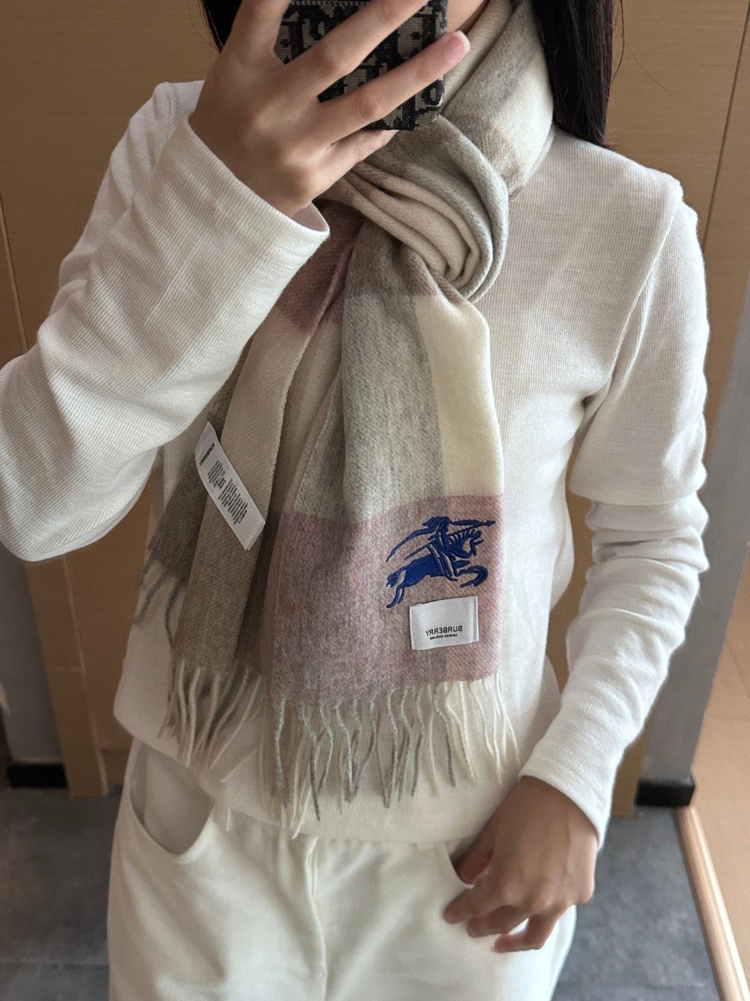 China Replica Burberry Scarf 44usd Only