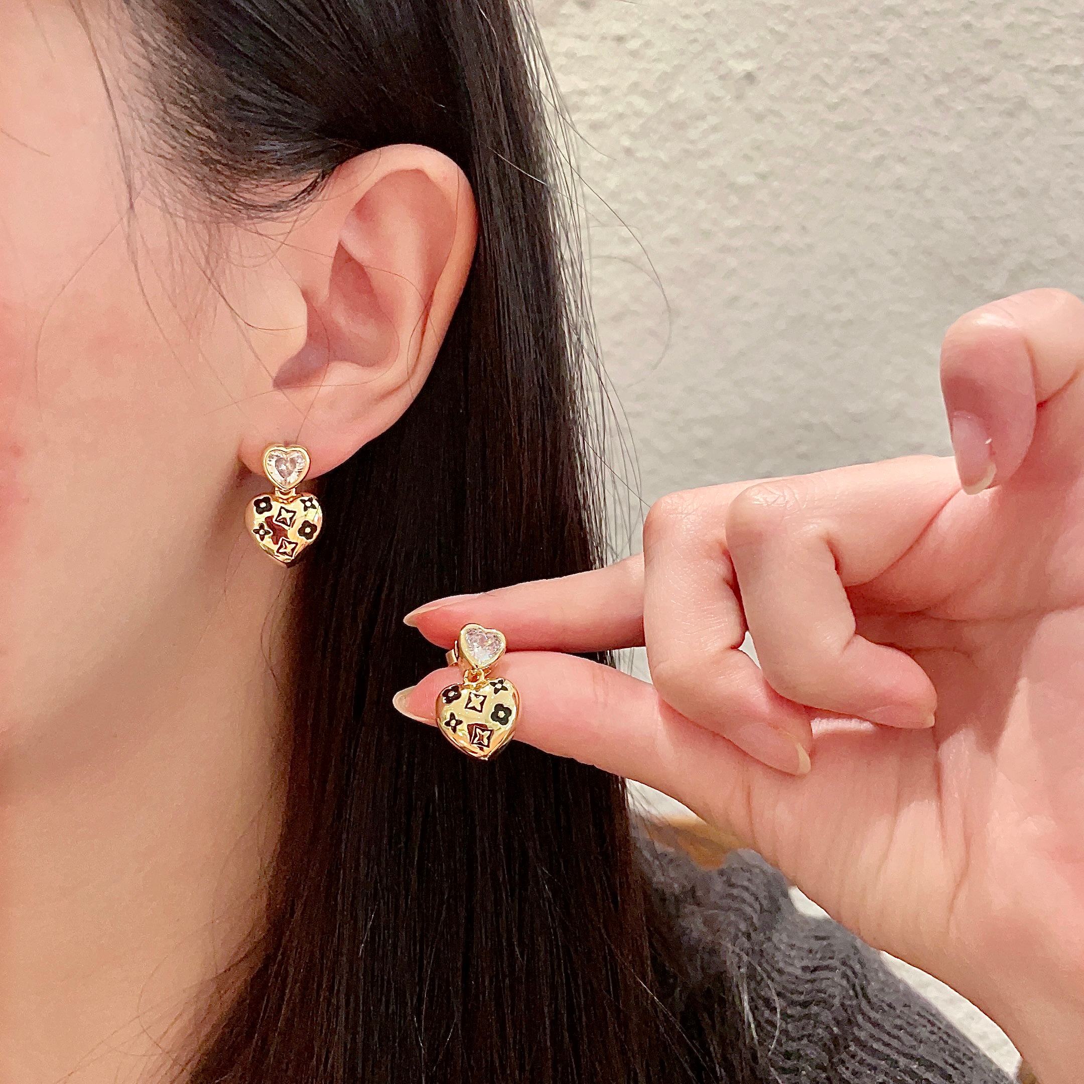 China Replica LV Earrings 25usd Only