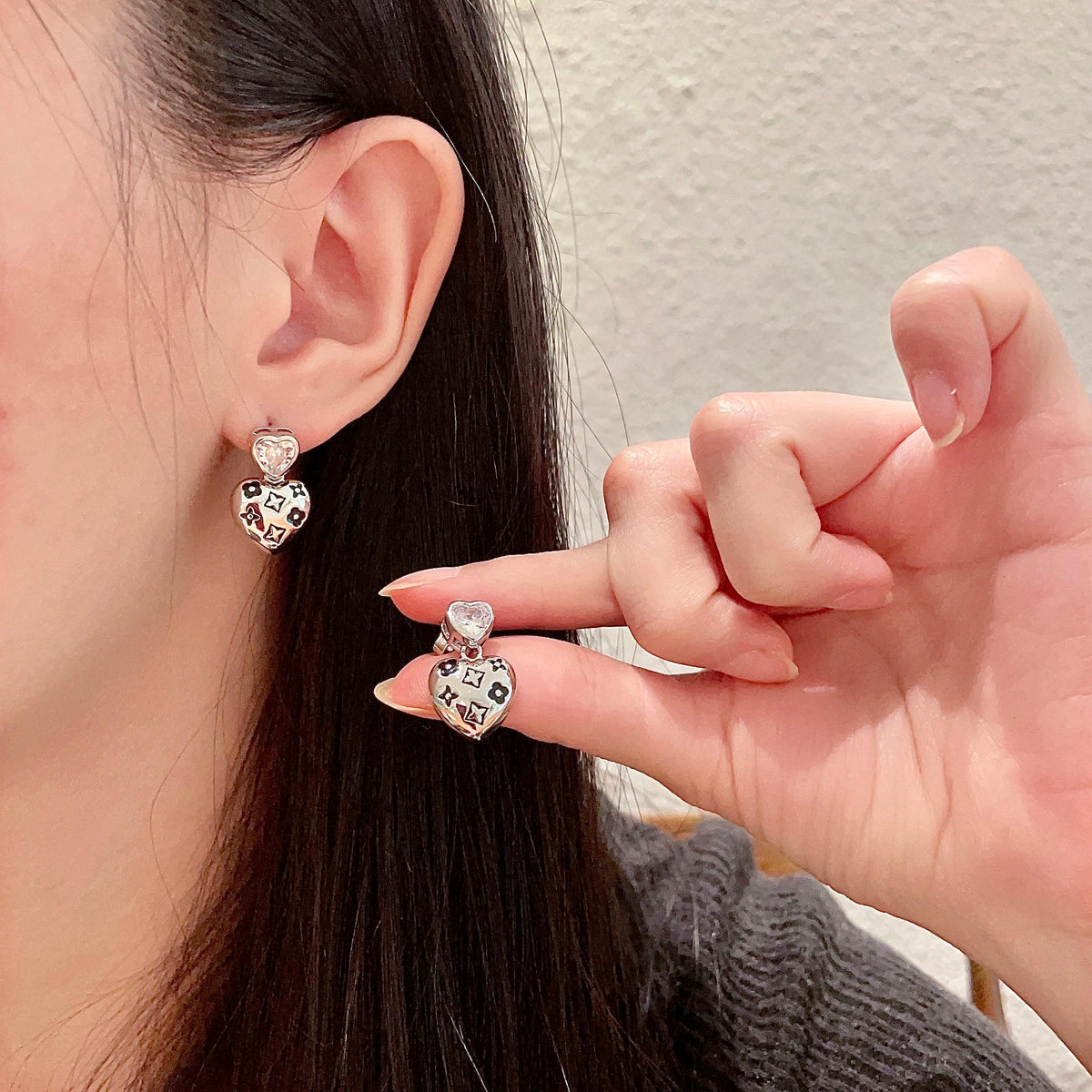 China Replica LV Earrings 25usd Only