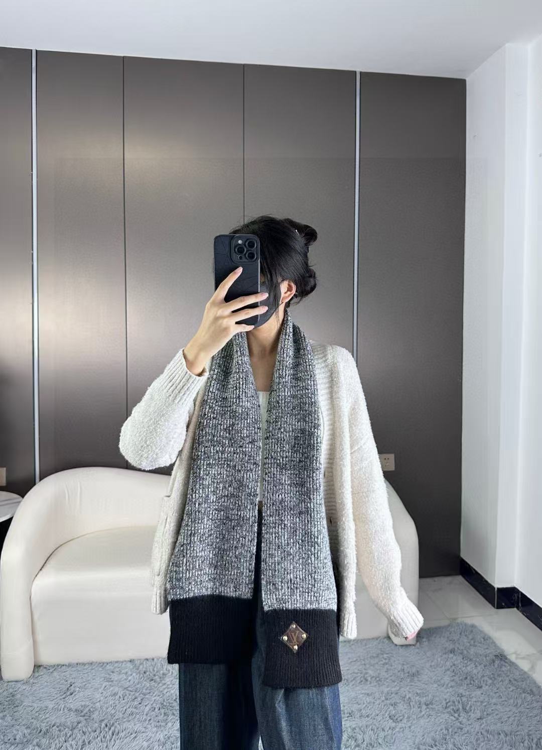 China Replica LV Scarf 52usd Only