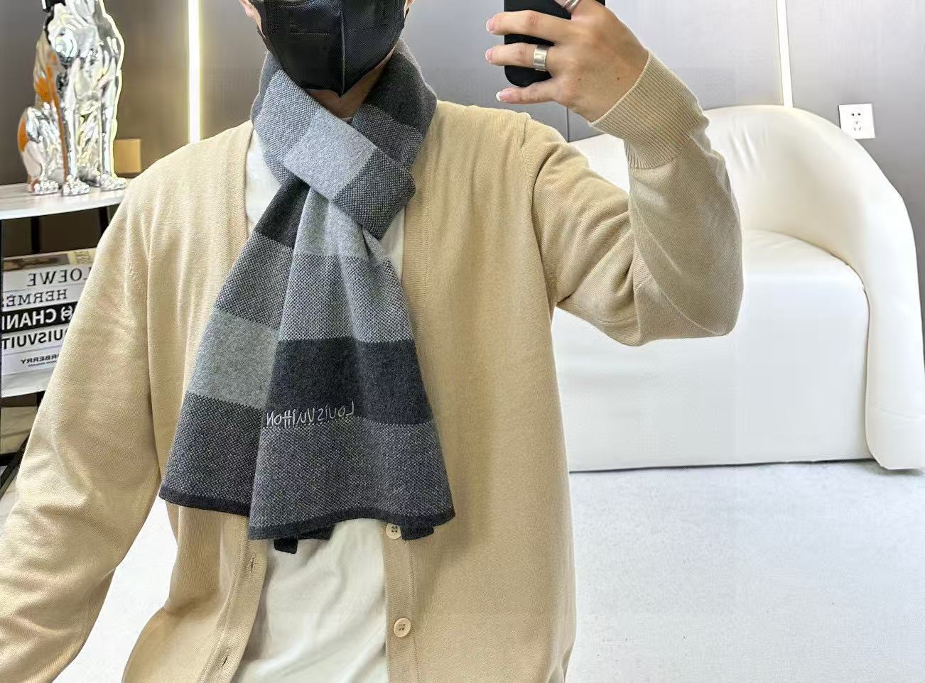 China Replica LV Scarf 44usd Only