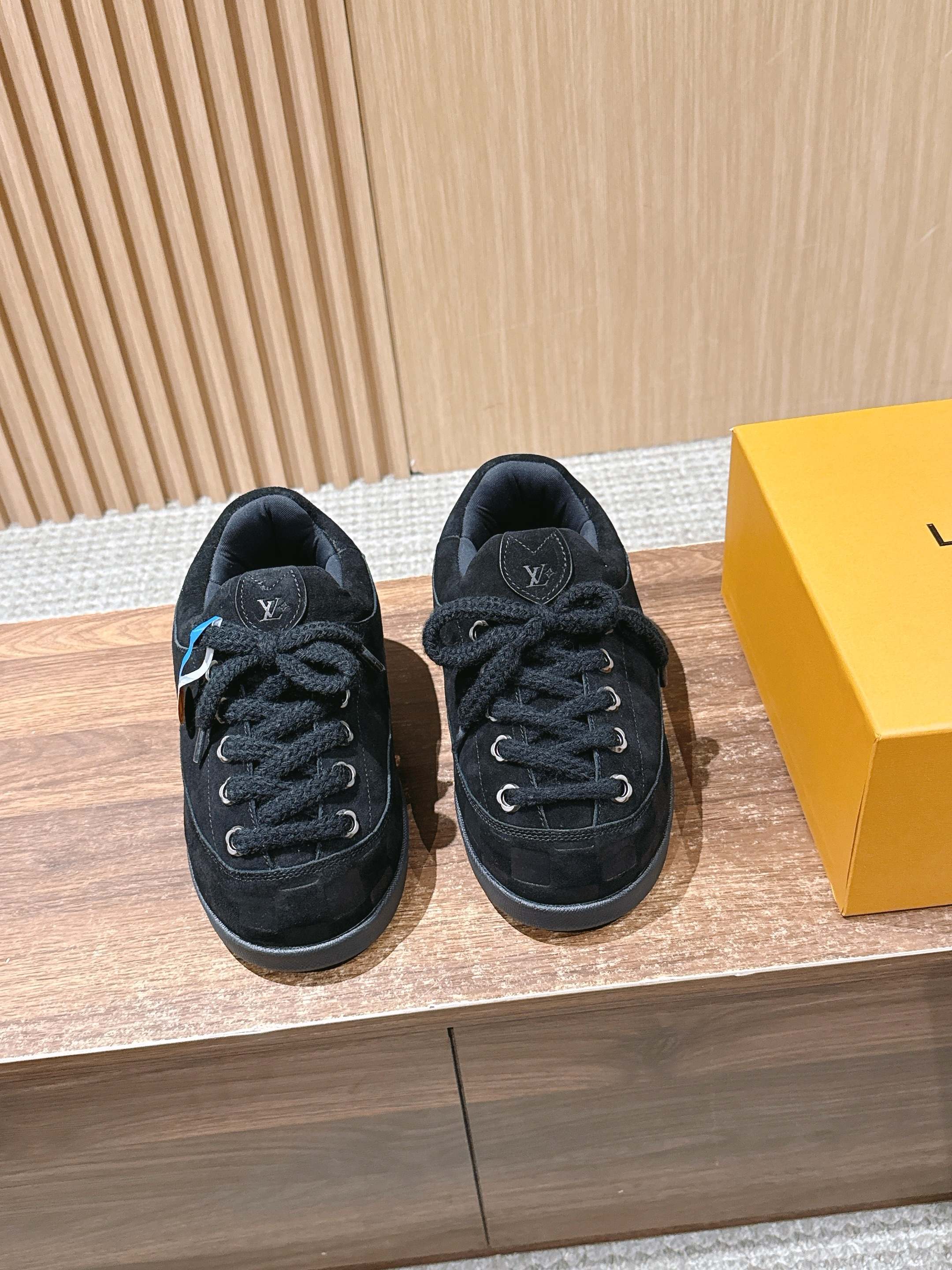 China Replica LV Women Shoes 140usd Only