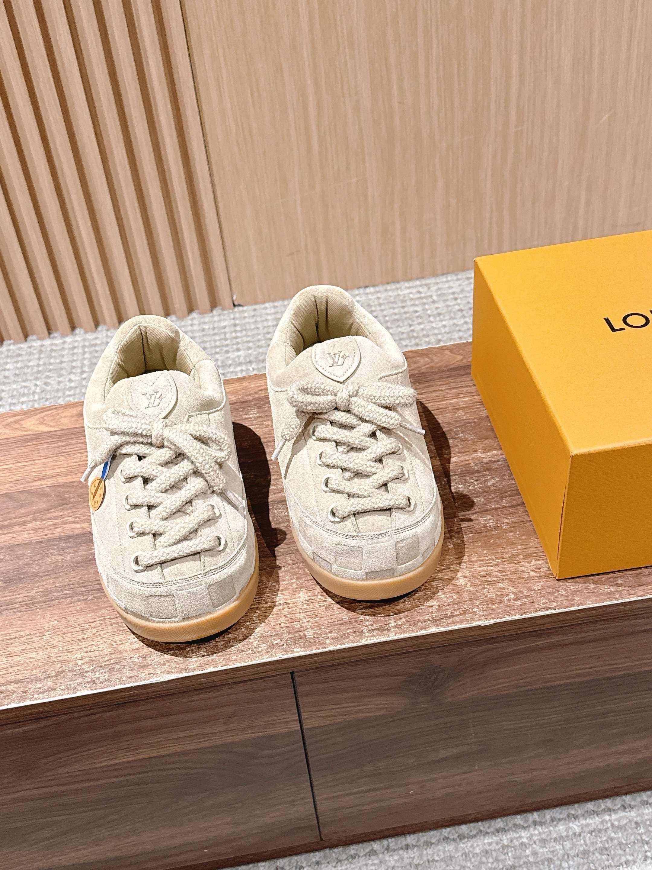 China Replica LV Women Shoes 140usd Only