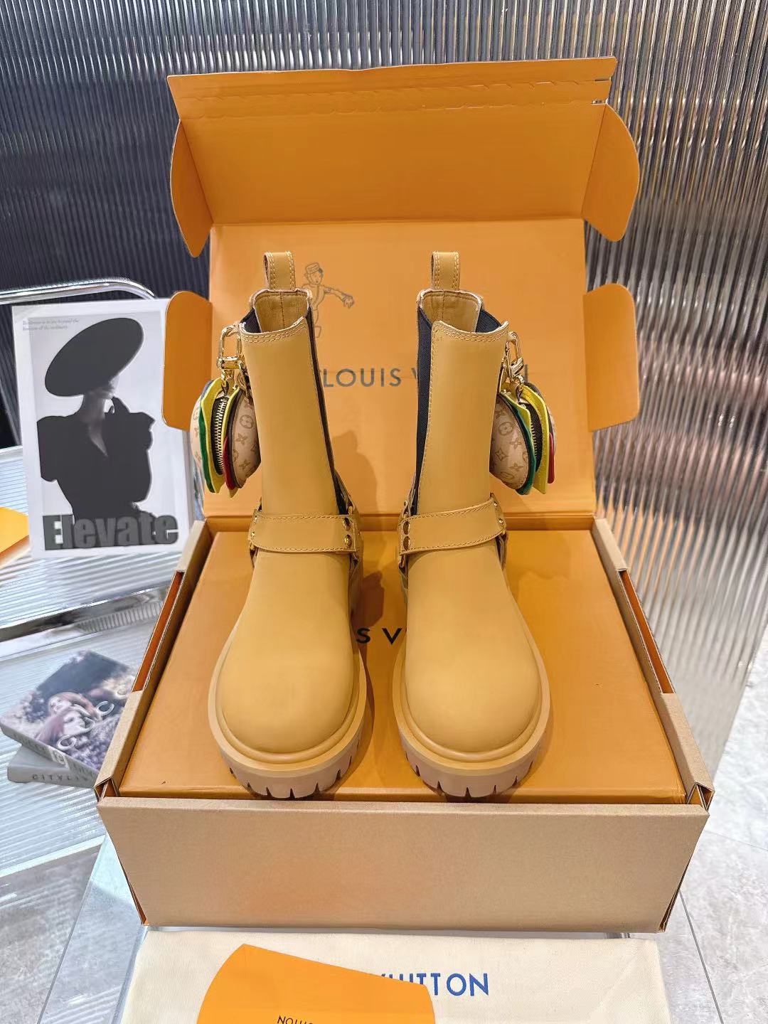 China Replica LV Women Shoes 182usd Only