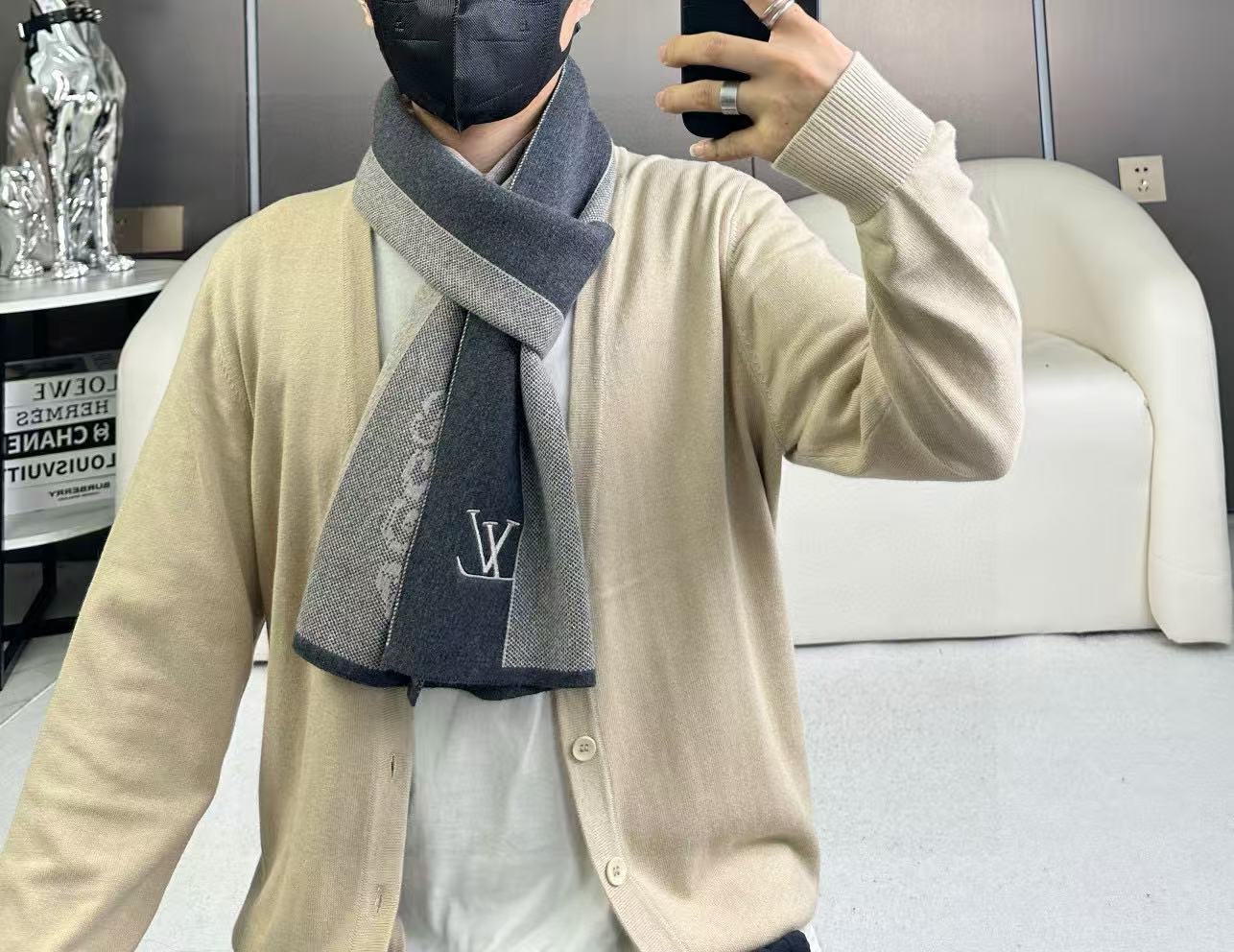 China Replica LV Scarf 44usd Only