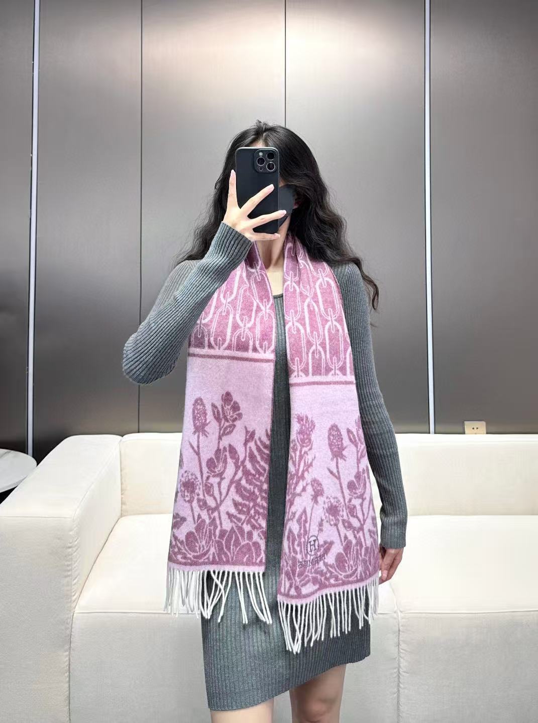 China Replica Gucci Scarf 48usd Only