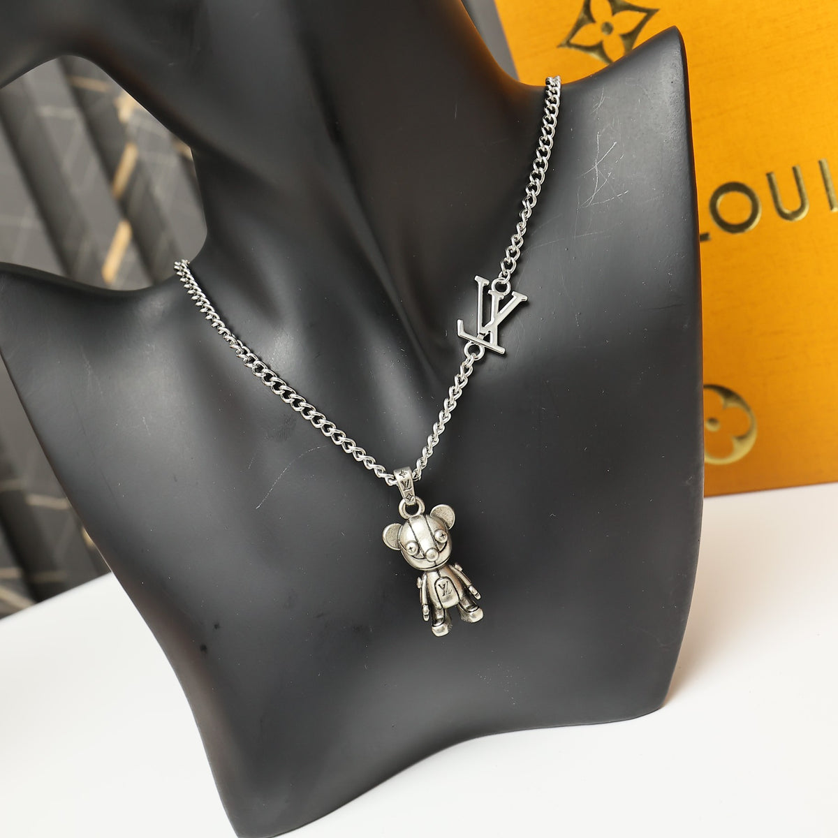 China Replica LV Necklaces 27usd Only