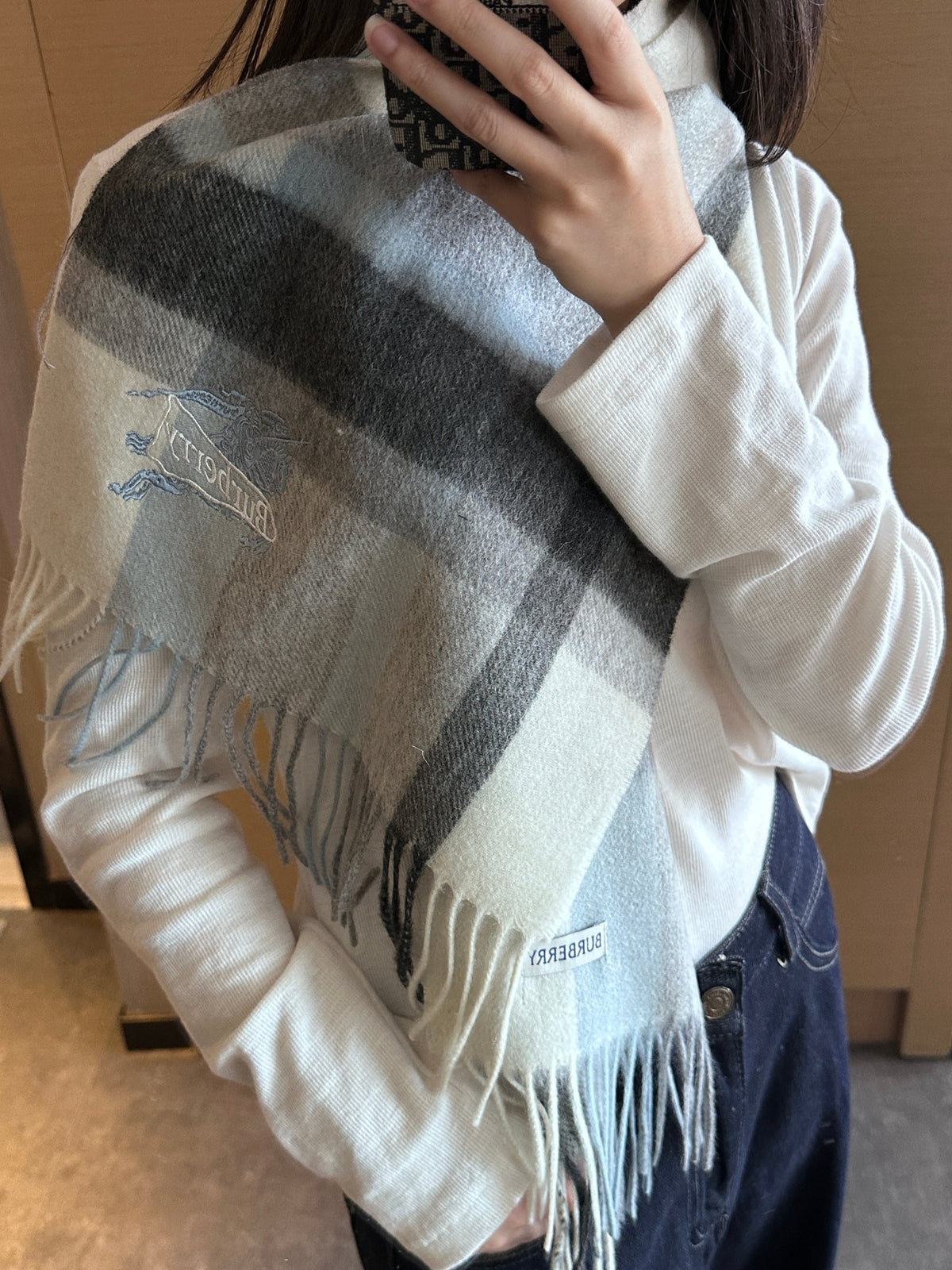 China Replica Burberry Scarf 46usd Only