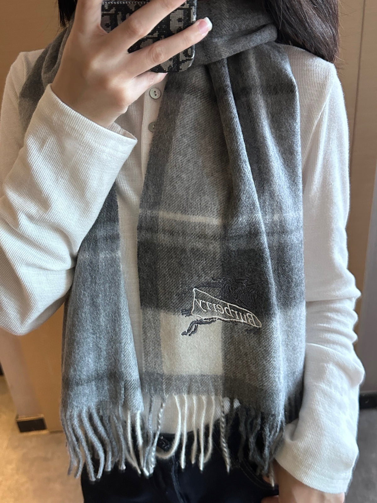 China Replica Burberry Scarf 46usd Only