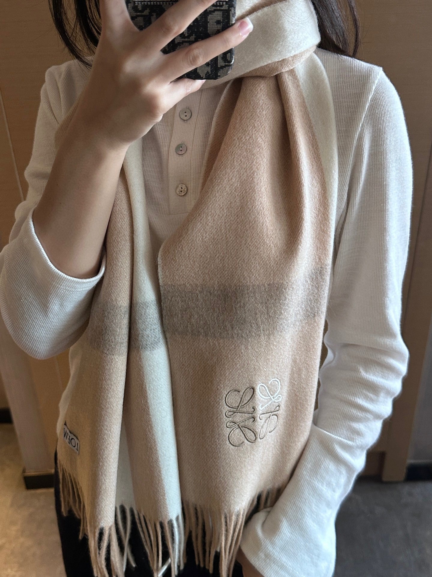 China Replica Loewe Scarf 46usd Only