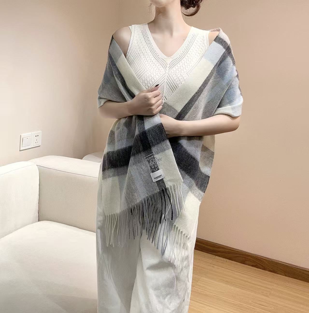 China Replica Burberry Scarf 44usd Only