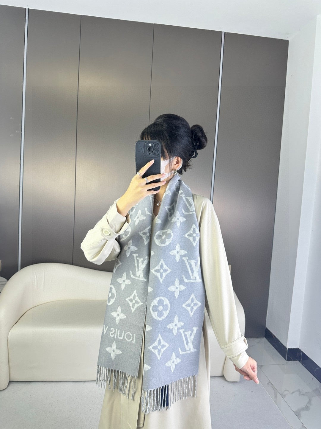 China Replica LV Scarf 42usd Only