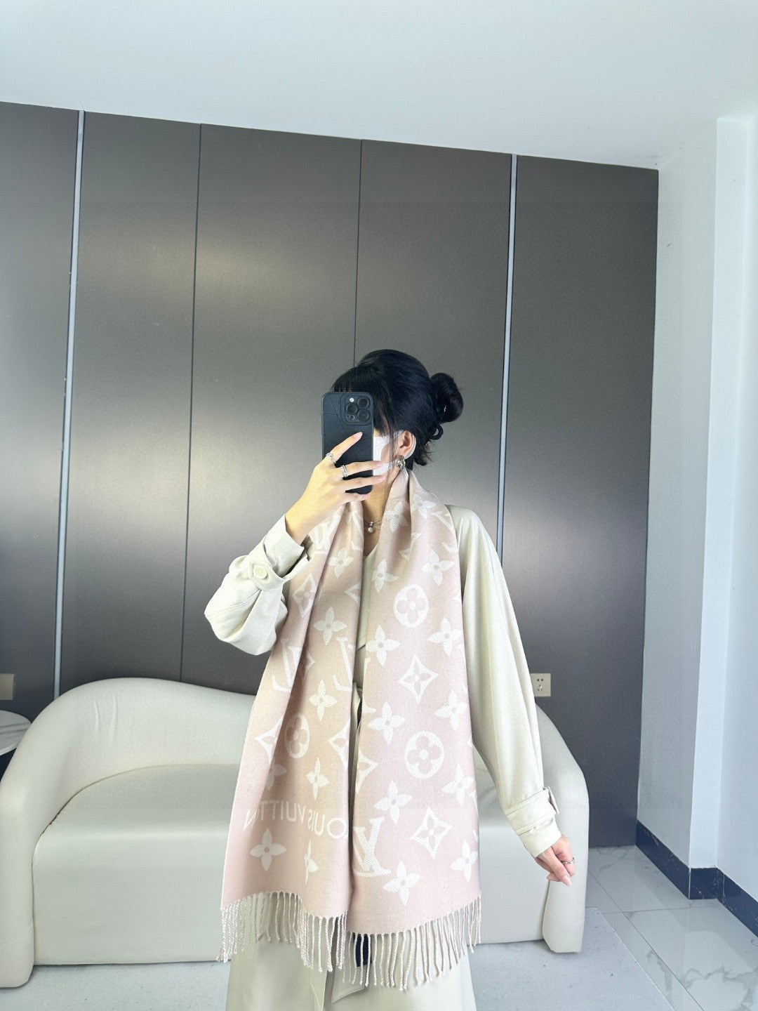 China Replica LV Scarf 42usd Only
