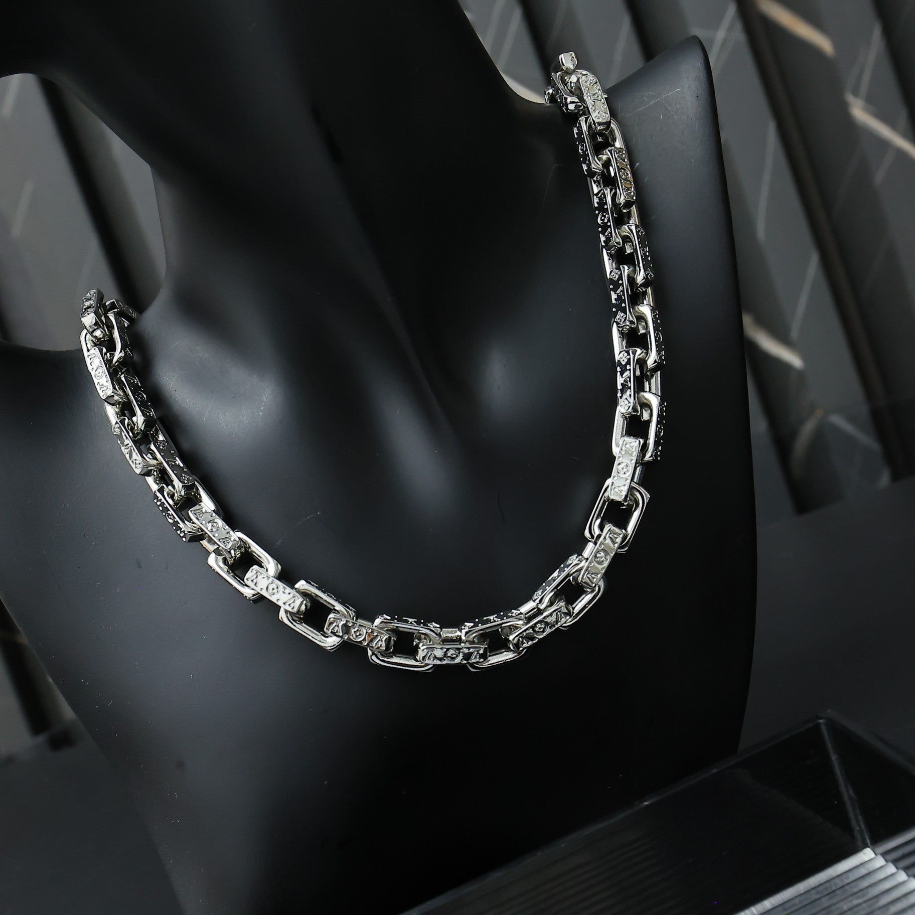 China Replica LV Bracelets 32usd Only