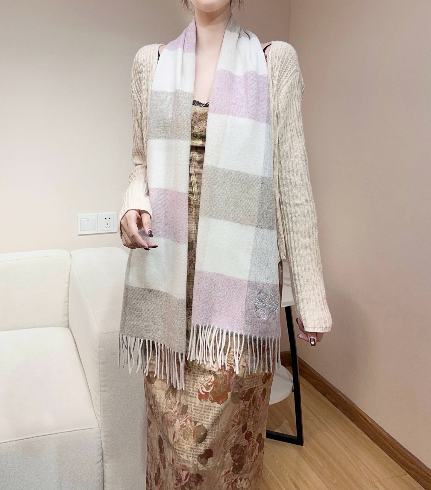 China Replica Loewe Scarf 48usd Only