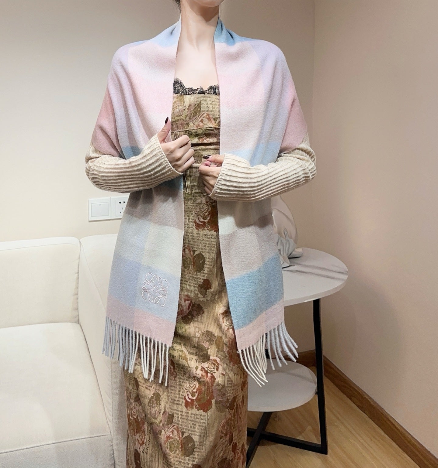China Replica Loewe Scarf 48usd Only
