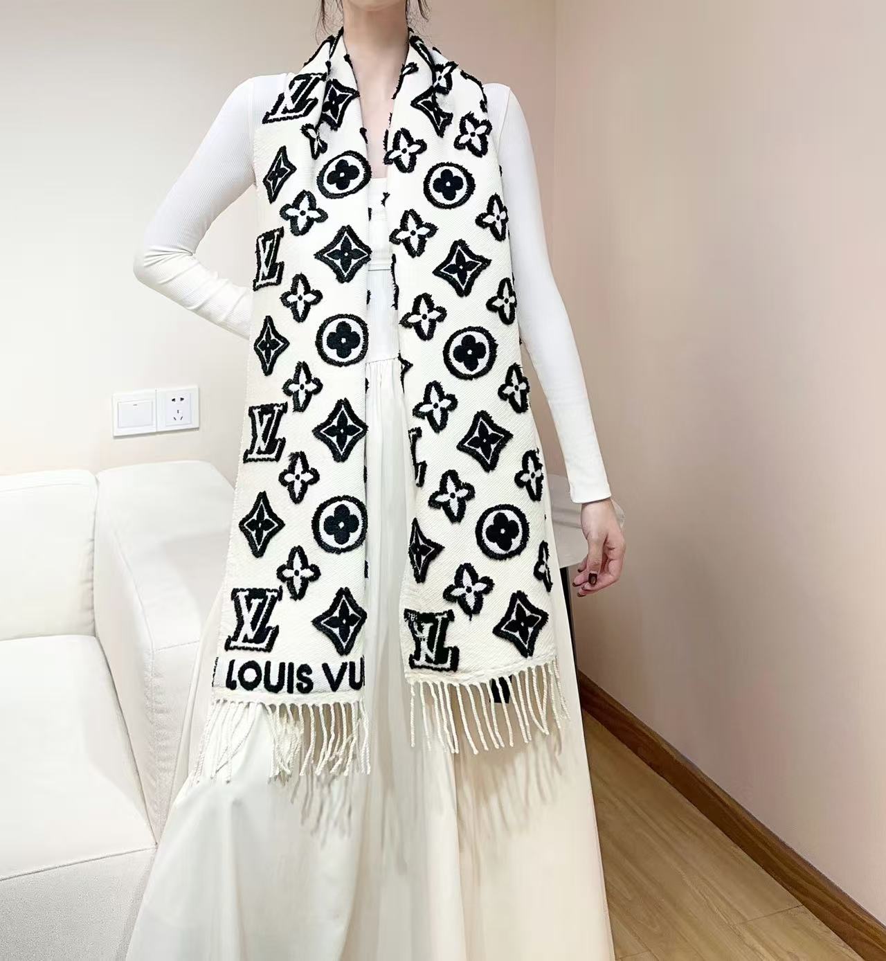China Replica LV Scarf 58usd Only