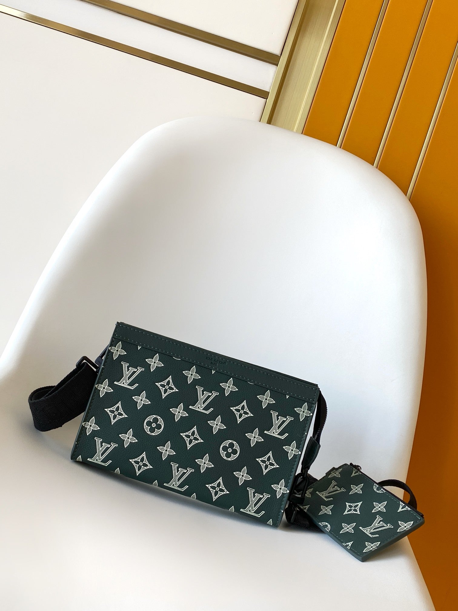 China Replica LV Handbags 111usd Only