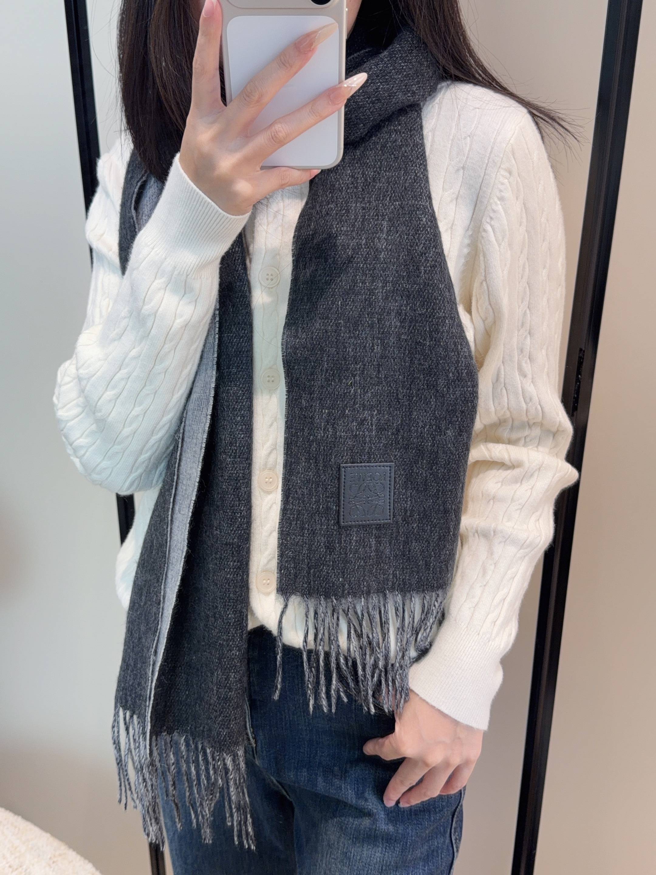 China Replica Loewe Scarf 50usd Only