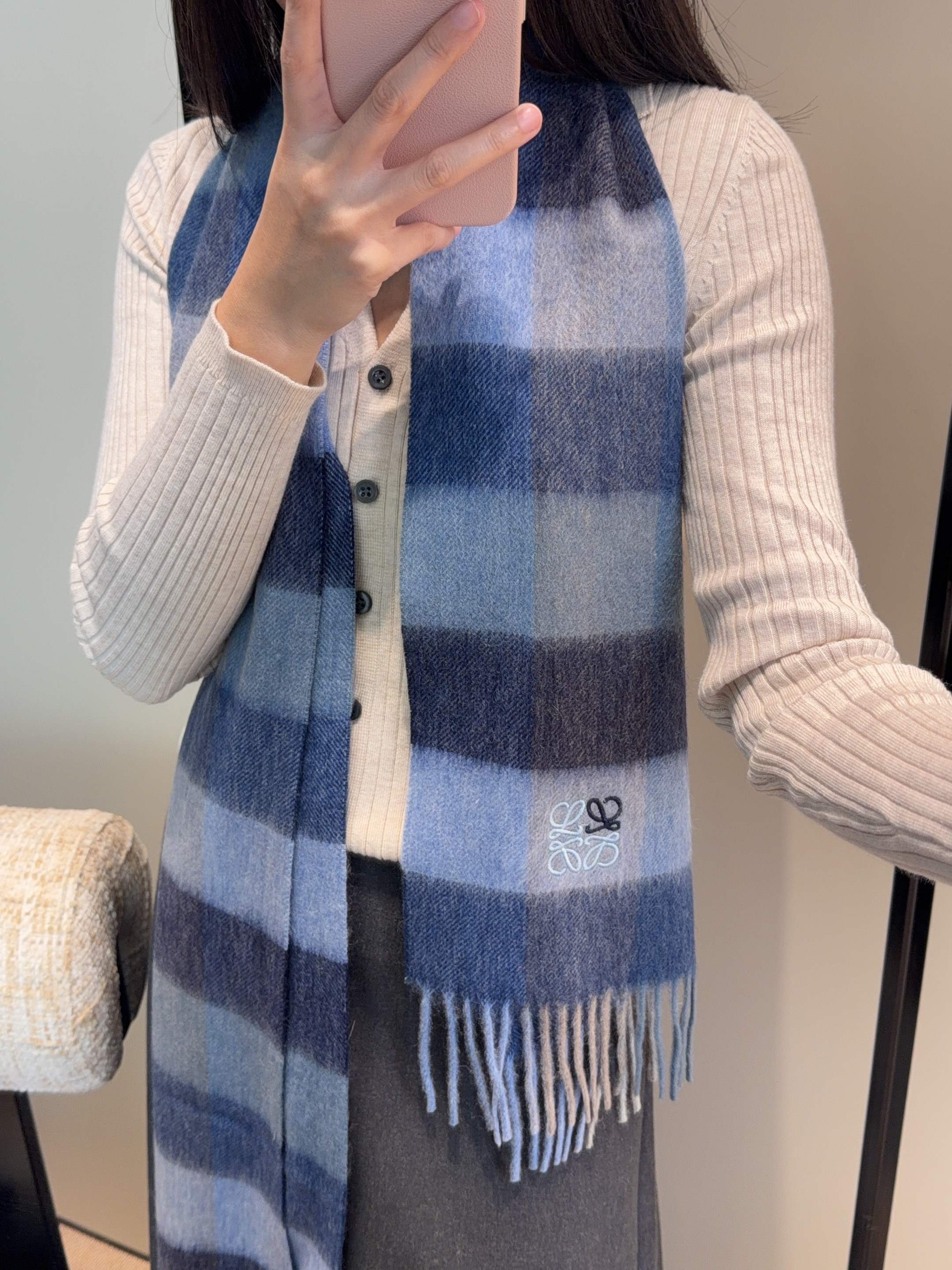 China Replica Loewe Scarf 44usd Only