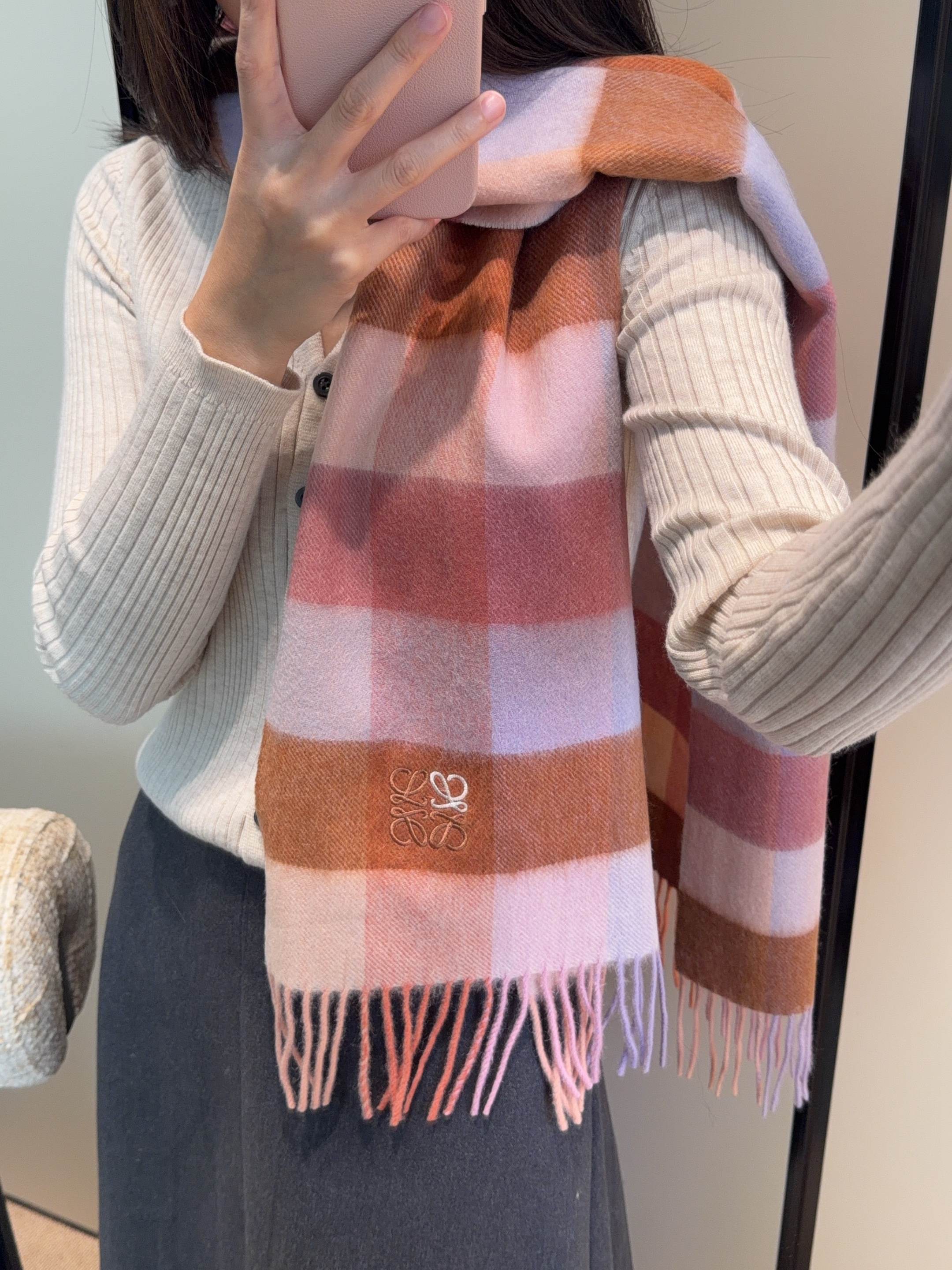 China Replica Loewe Scarf 44usd Only