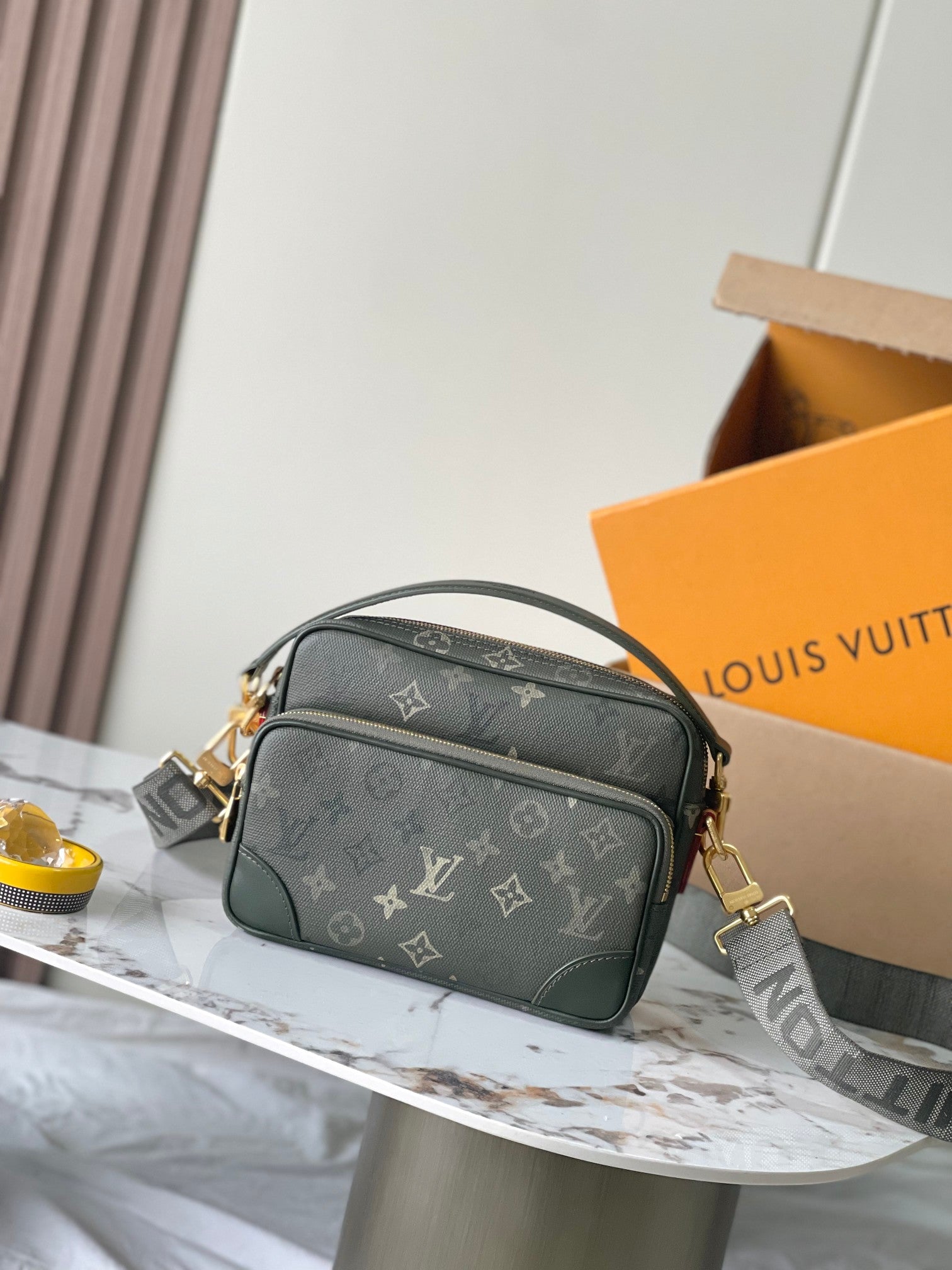 China Replica LV Handbags 270usd Only