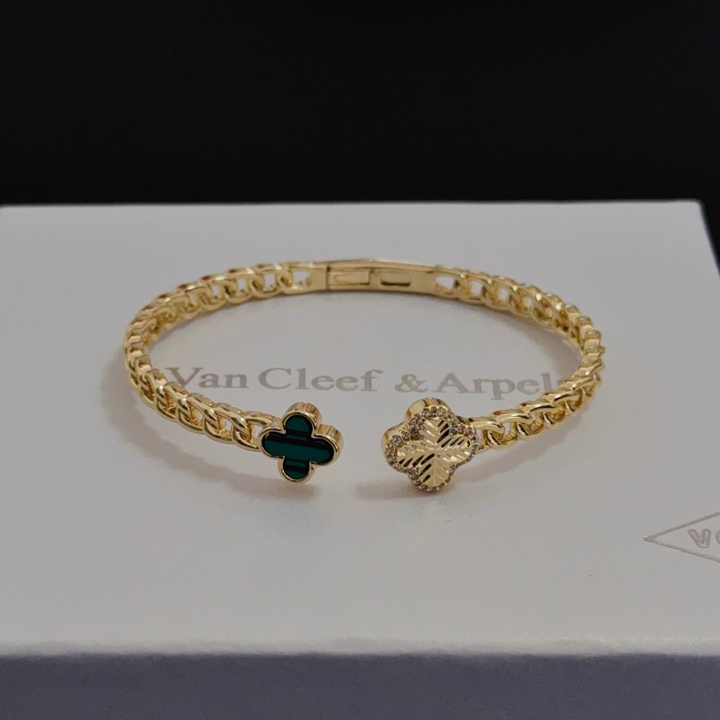 China Replica Van Cleef Arpels Bracelets 52usd Only
