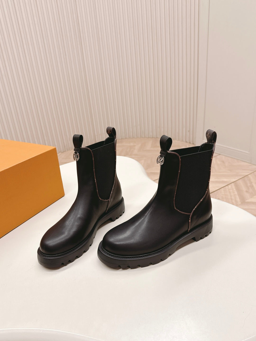 China Replica LV Women Shoes 147usd Only